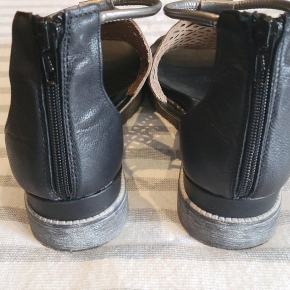 EUC Browns Leather Sandals - Picture 5 of 9